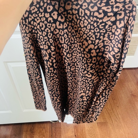 Like new Charter Leopard Print Women's cardigan Sweater size medium - Picture 5 of 5